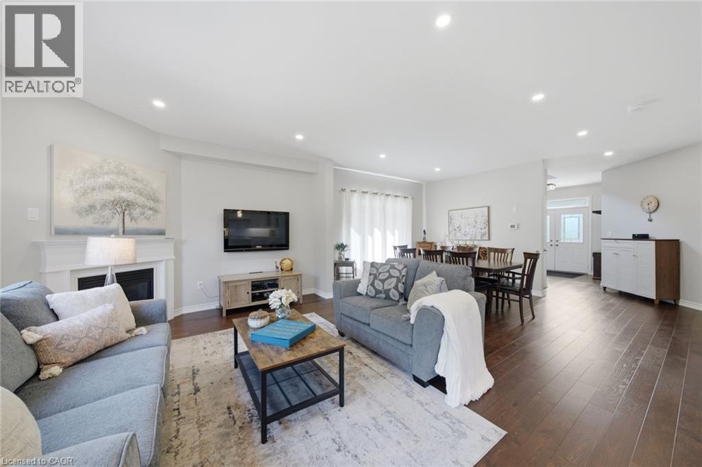 401 Valridge Drive, Ancaster, ON - Indoor Photo Showing Living Room
