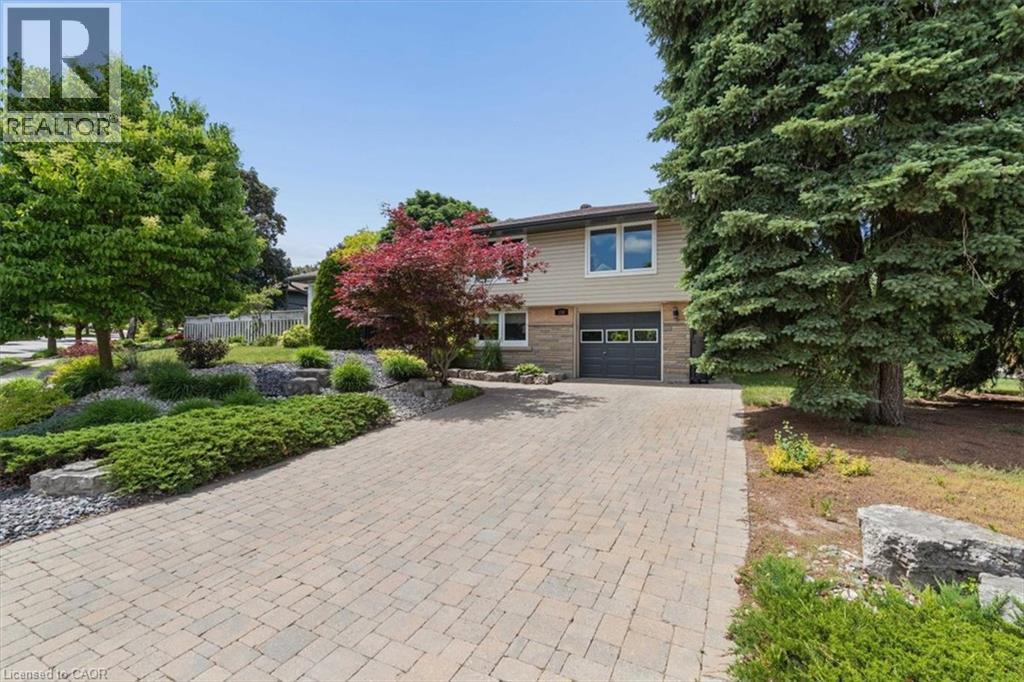 Detached sidesplit with extensive landscaping - 138 Blueridge Avenue, Kitchener, ON