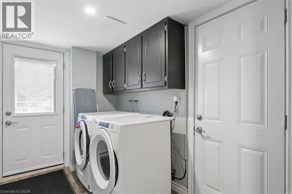 Laundry/mud room with garage and yard access - 138 Blueridge Avenue, Kitchener, ON