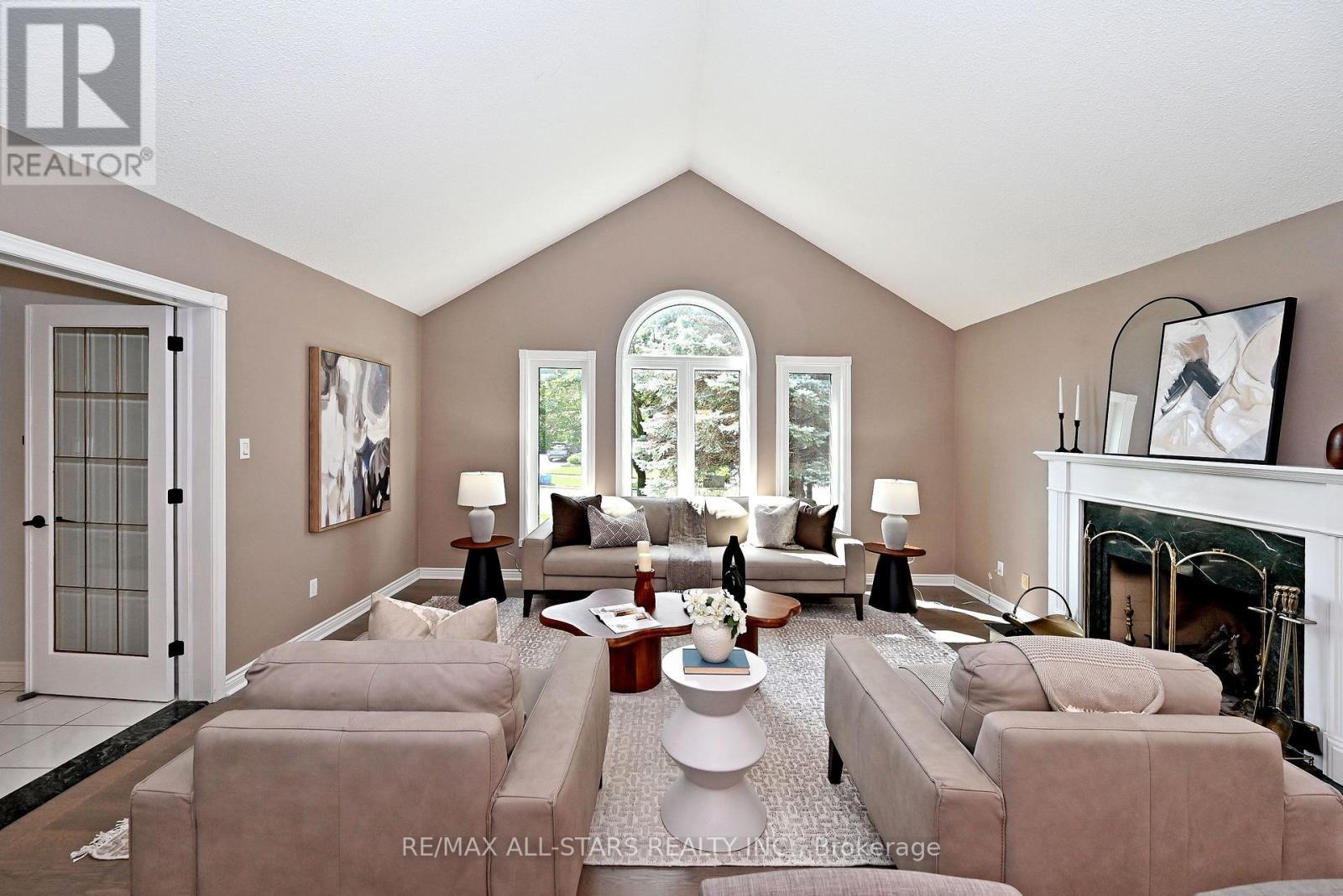 34 Captain Armstrong Lane, Markham, ON - Indoor Photo Showing Living Room With Fireplace