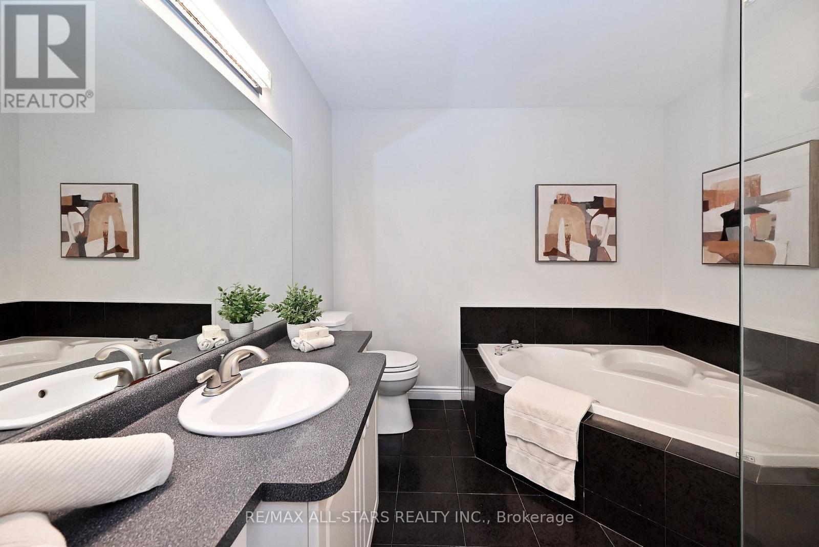 34 Captain Armstrong Lane, Markham, ON - Indoor Photo Showing Bathroom