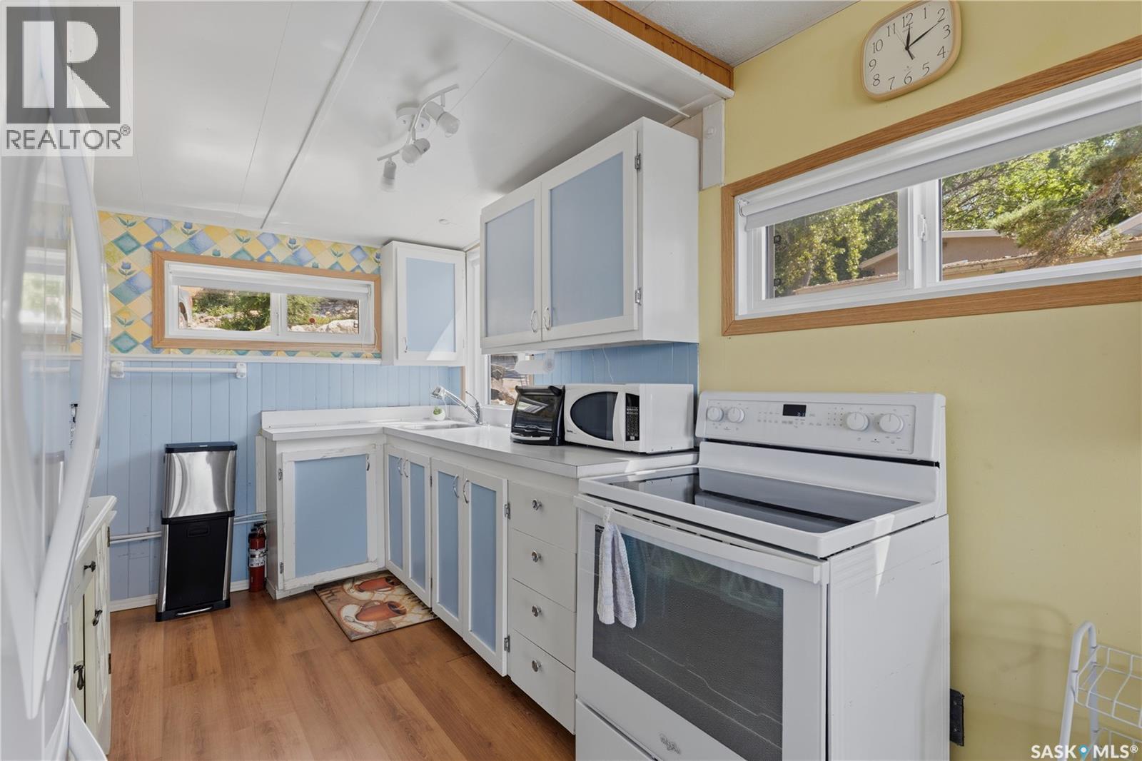 65 Pelican Drive, Pelican Pointe, SK - Indoor Photo Showing Kitchen
