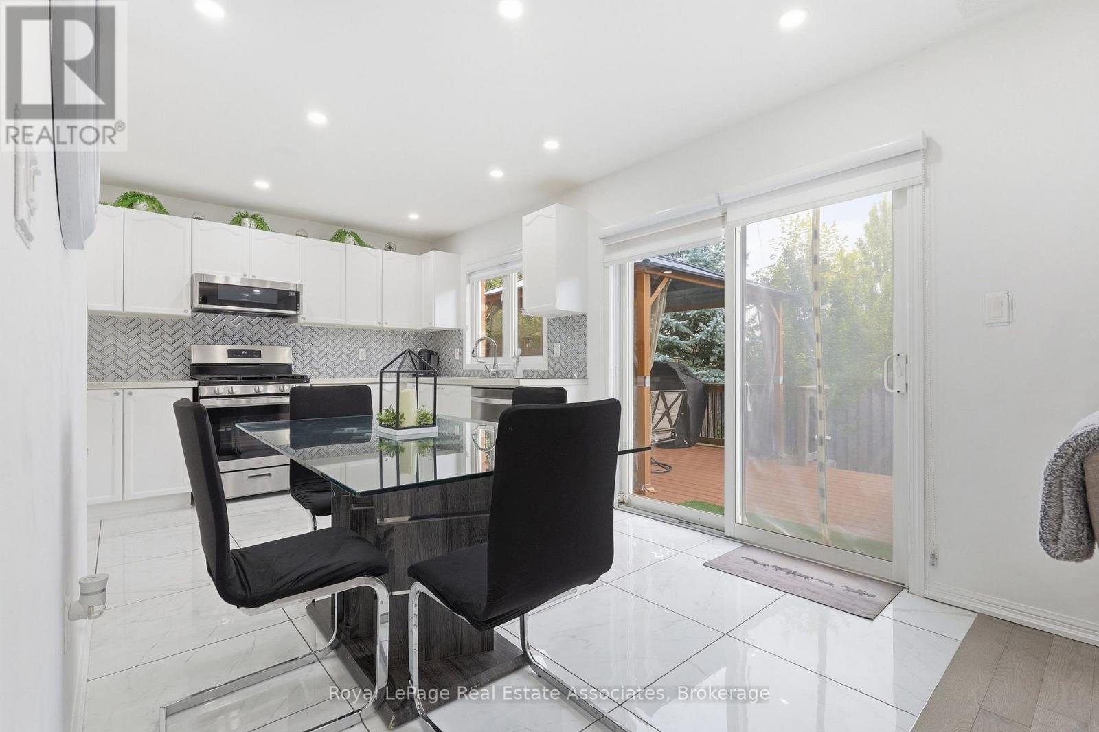 392 Tonelli Lane, Milton, ON - Indoor
