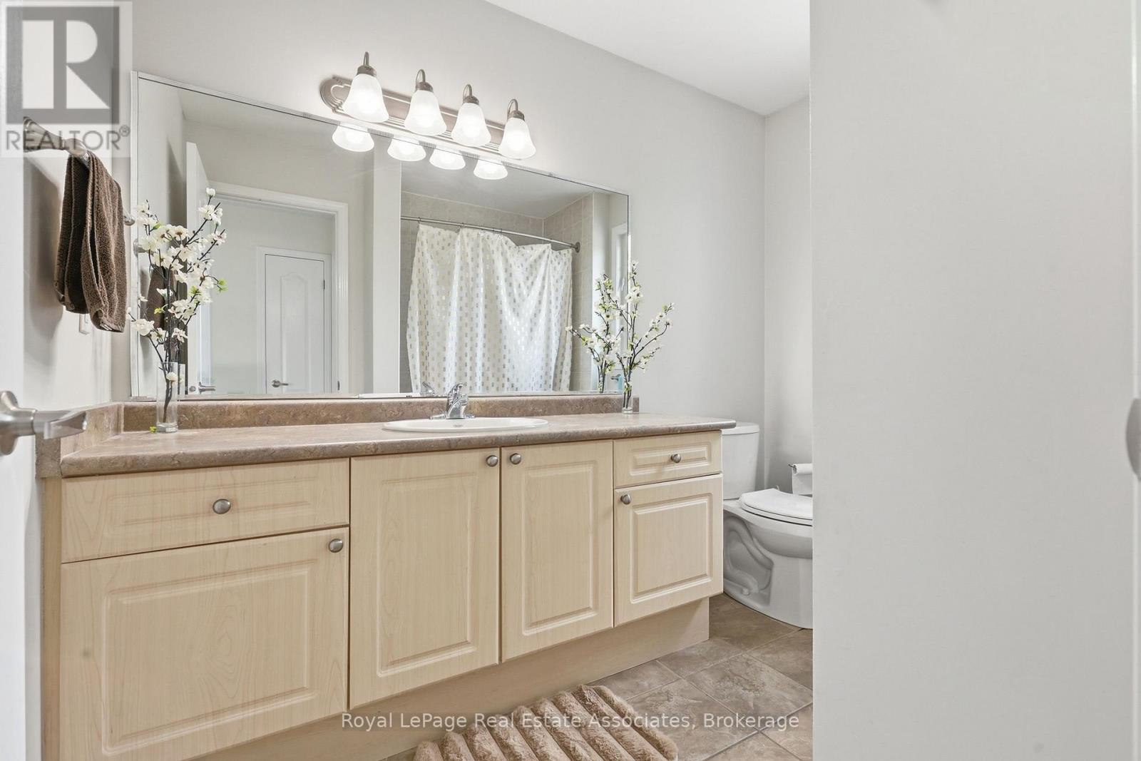 392 Tonelli Lane, Milton, ON - Indoor Photo Showing Other Room