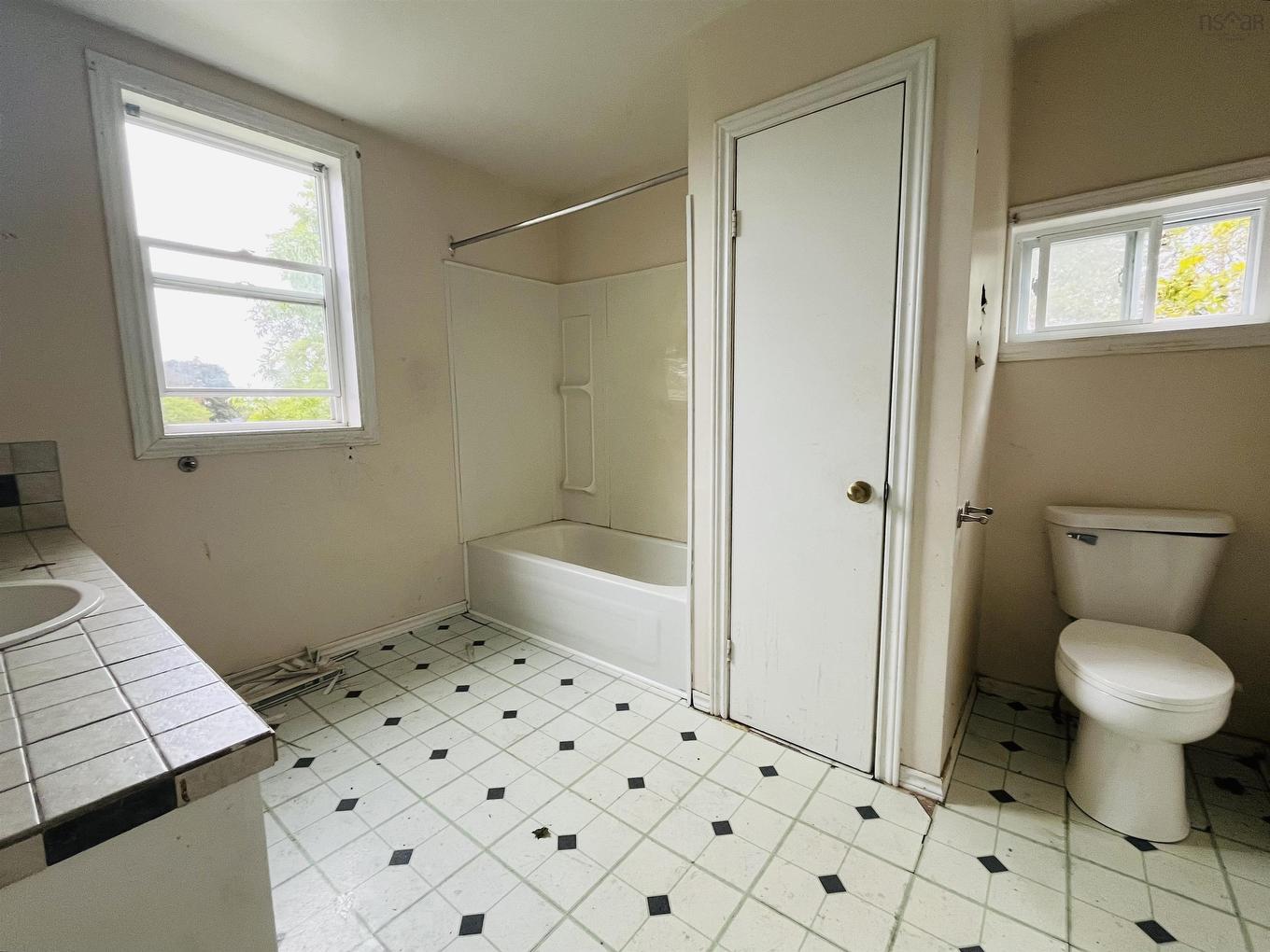 26 Fairview Avenue, Amherst, NS - Indoor Photo Showing Bathroom