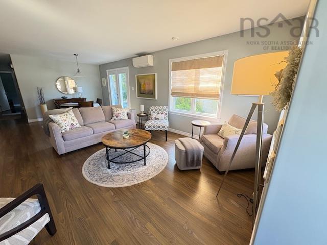 488 Glen Allan Drive, Bridgewater, NS - Indoor Photo Showing Living Room