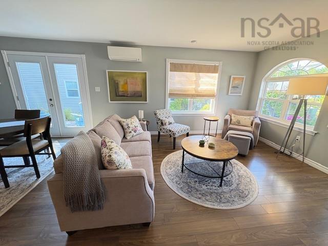 488 Glen Allan Drive, Bridgewater, NS - Indoor Photo Showing Living Room