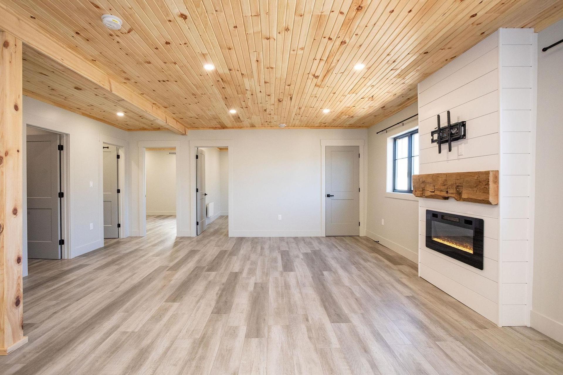 71B Woodleigh Drive, Kensington, PE - Indoor With Fireplace
