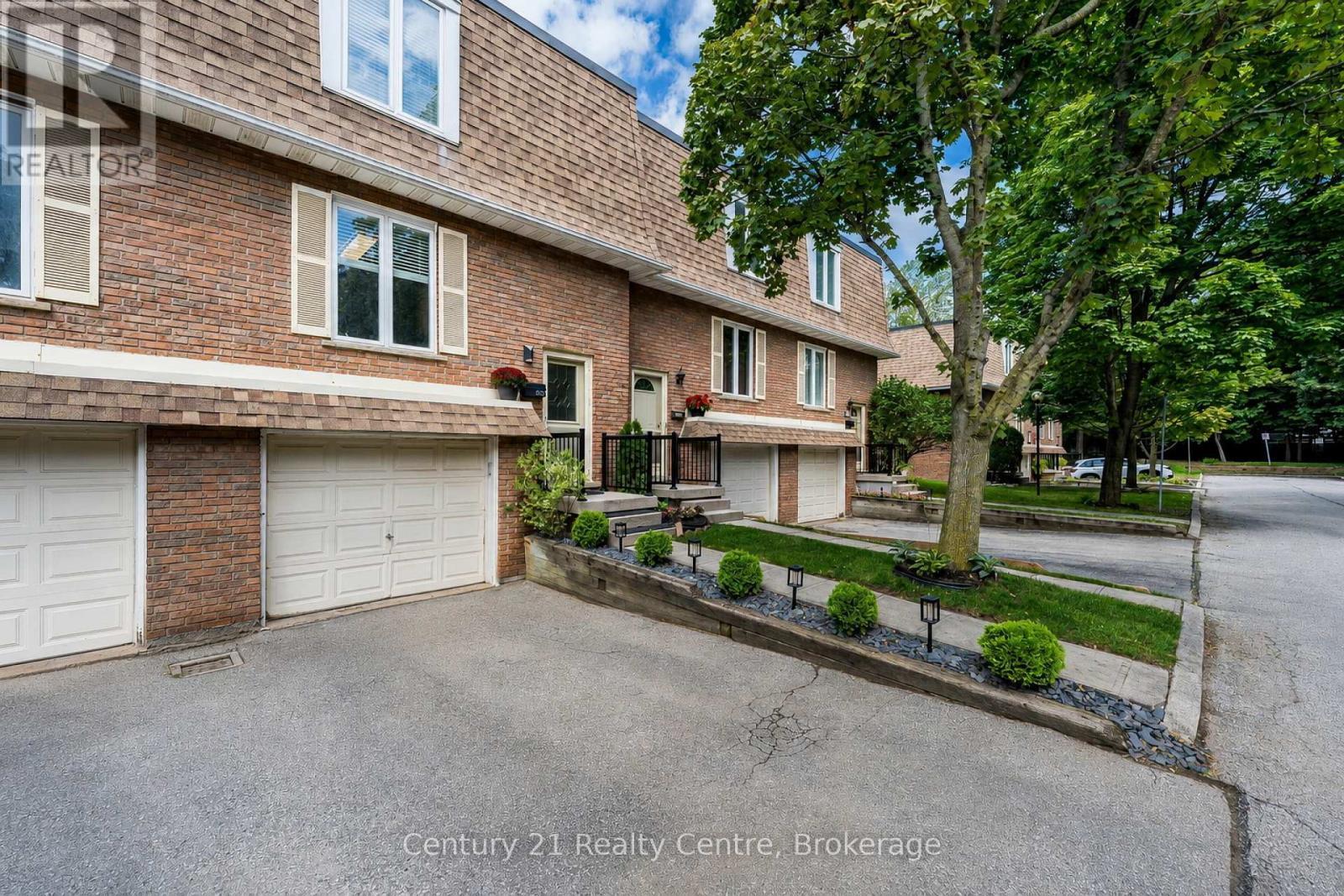 1537 Westminster Place, Burlington, ON - Outdoor