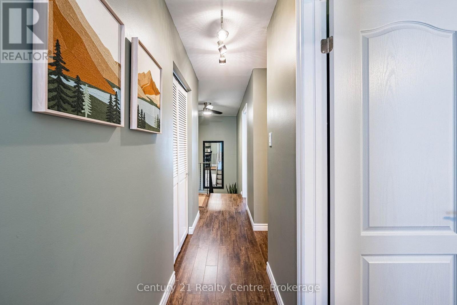 1537 Westminster Place, Burlington, ON - Indoor Photo Showing Other Room