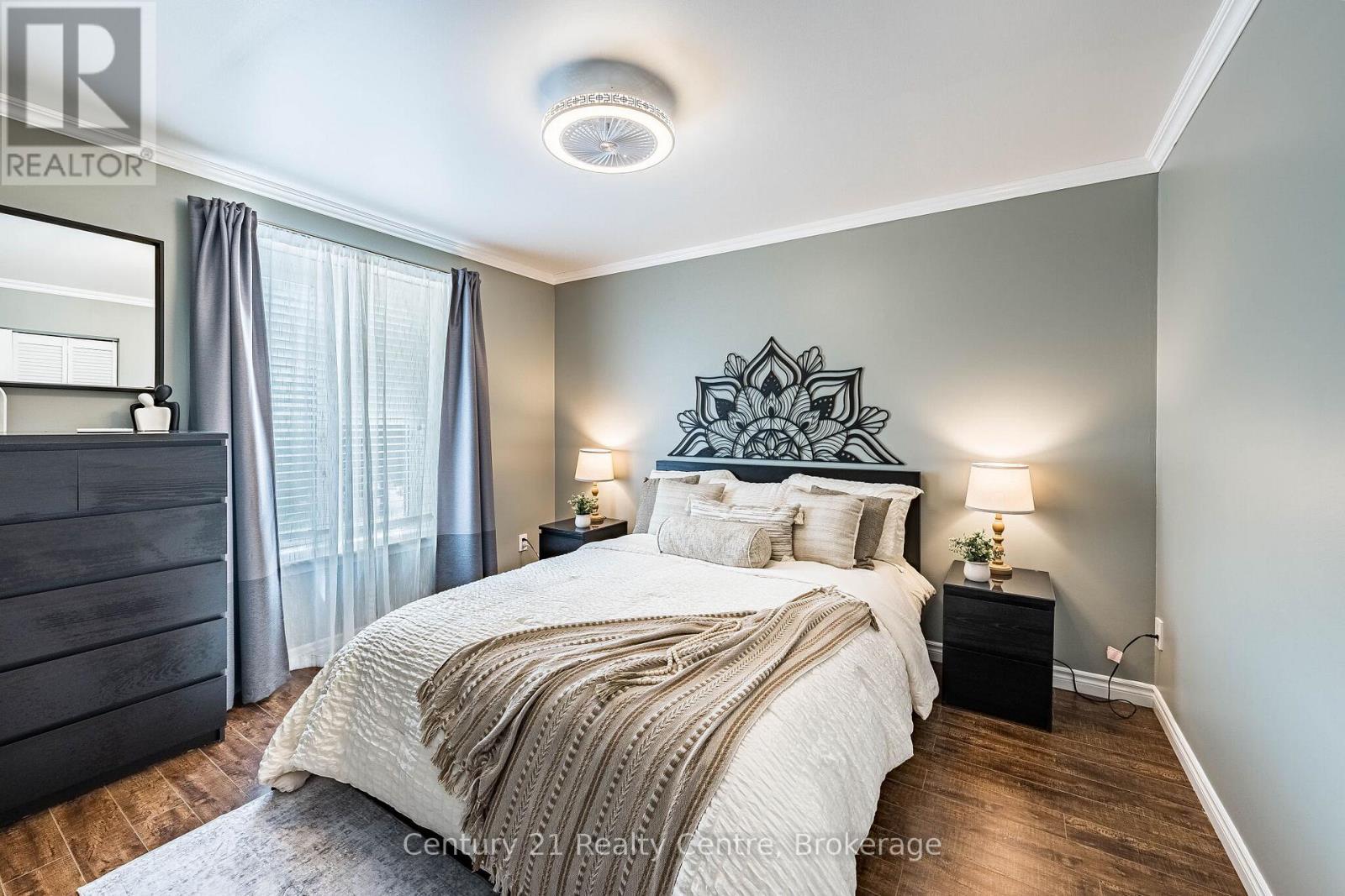 1537 Westminster Place, Burlington, ON - Indoor Photo Showing Bedroom