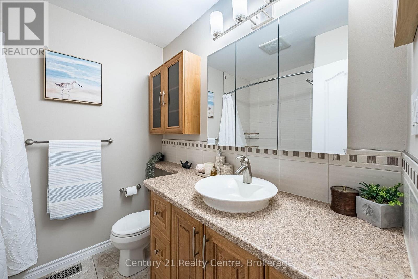 1537 Westminster Place, Burlington, ON - Indoor Photo Showing Bathroom