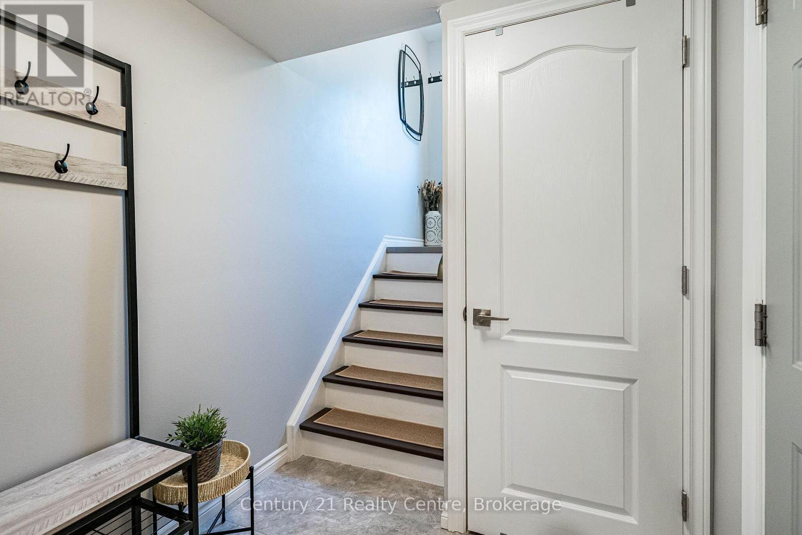 1537 Westminster Place, Burlington, ON - Indoor Photo Showing Other Room