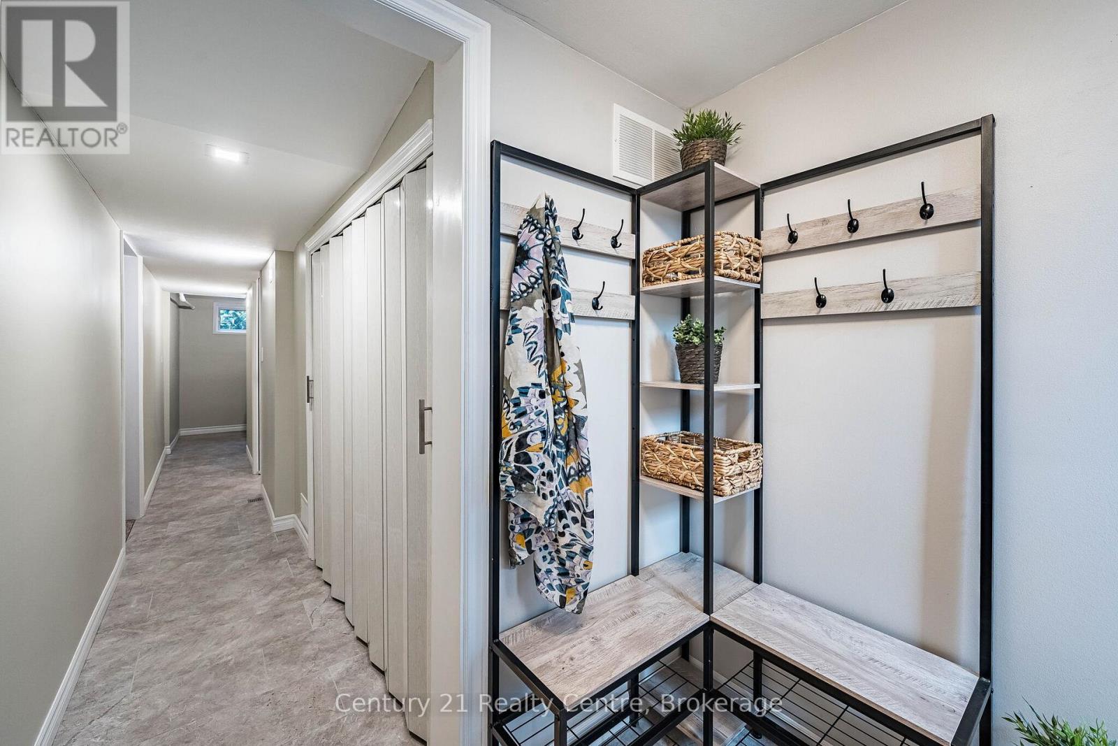 1537 Westminster Place, Burlington, ON - Indoor Photo Showing Other Room