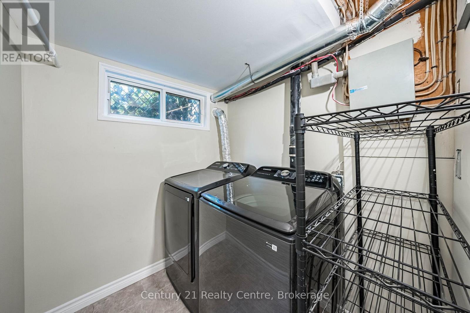 1537 Westminster Place, Burlington, ON - Indoor