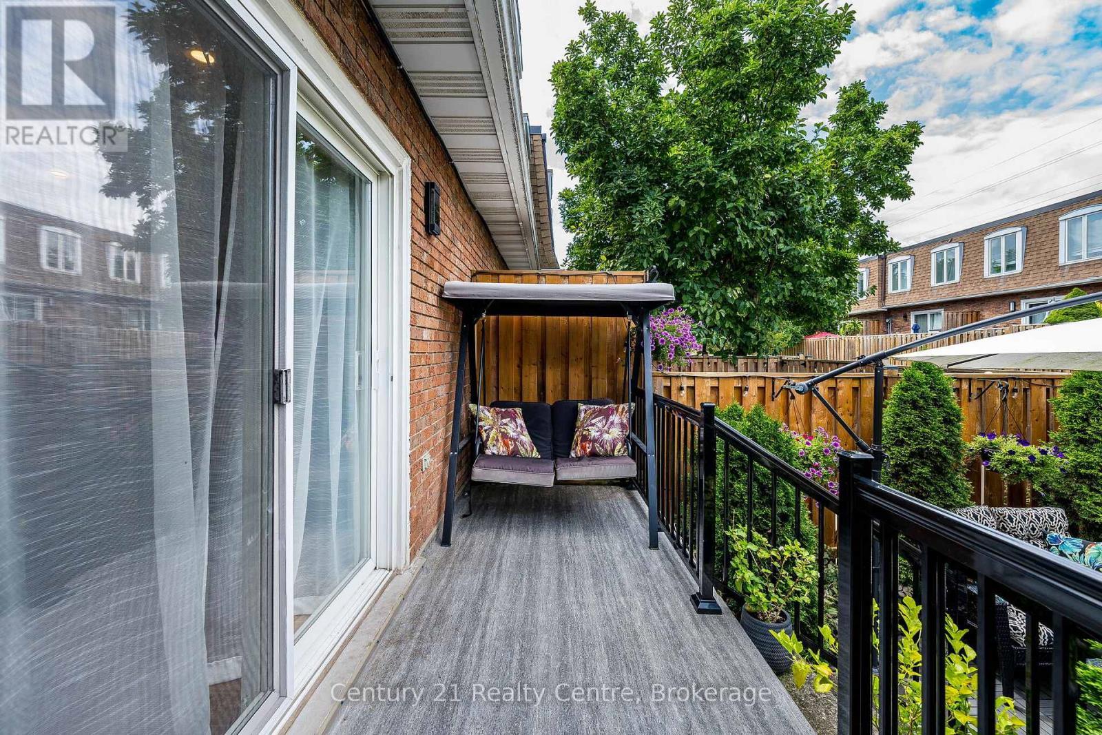 1537 Westminster Place, Burlington, ON - Outdoor With Exterior
