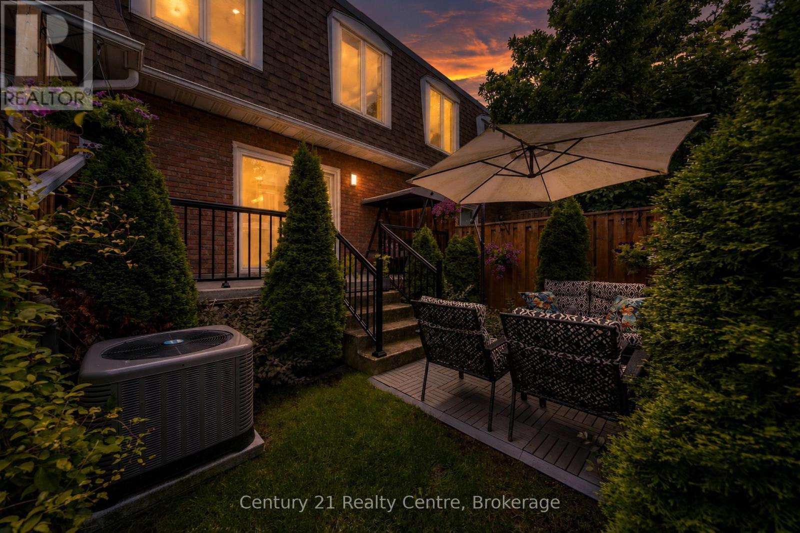 1537 Westminster Place, Burlington, ON - Outdoor