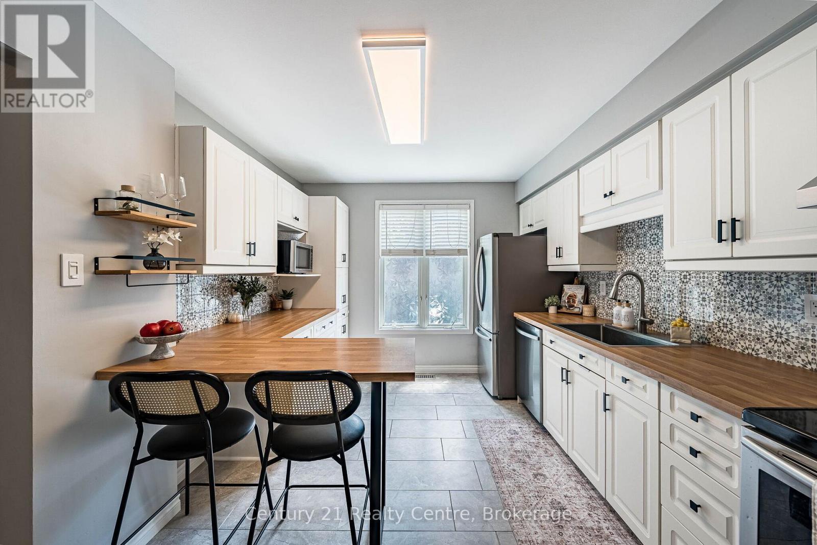 1537 Westminster Place, Burlington, ON - Indoor Photo Showing Kitchen