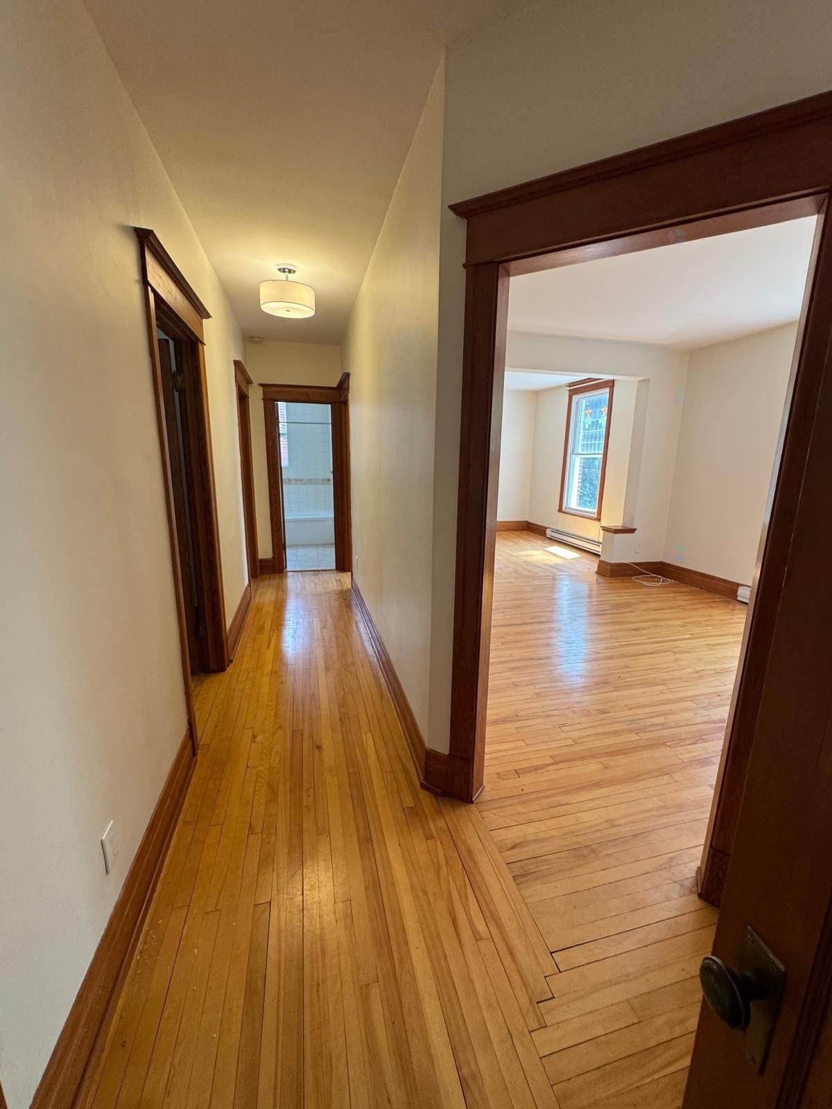 Hall d'entrée/Vestibule - 3 Av. Stirling, Montréal (Lasalle), QC - Indoor Photo Showing Other Room