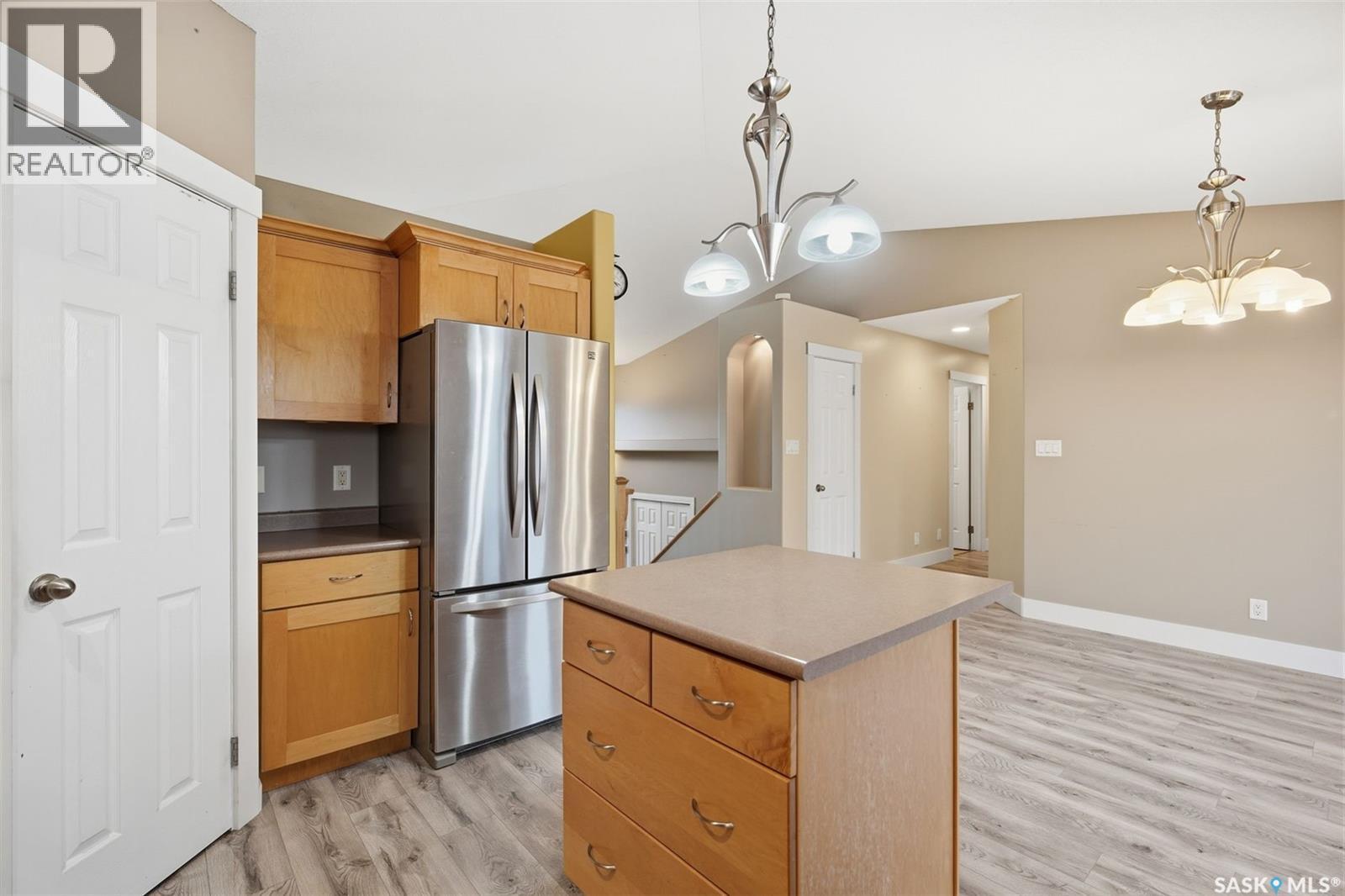 512 Ens Lane, Warman, SK - Indoor Photo Showing Kitchen