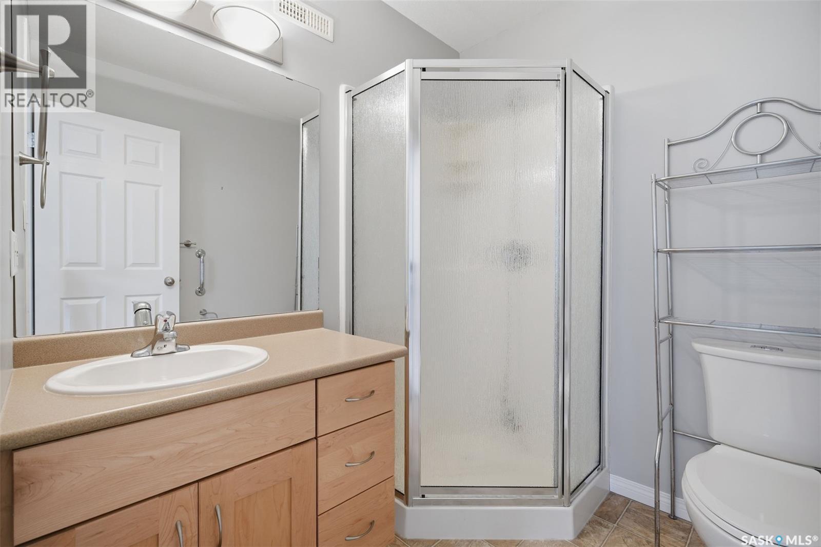 512 Ens Lane, Warman, SK - Indoor Photo Showing Bathroom