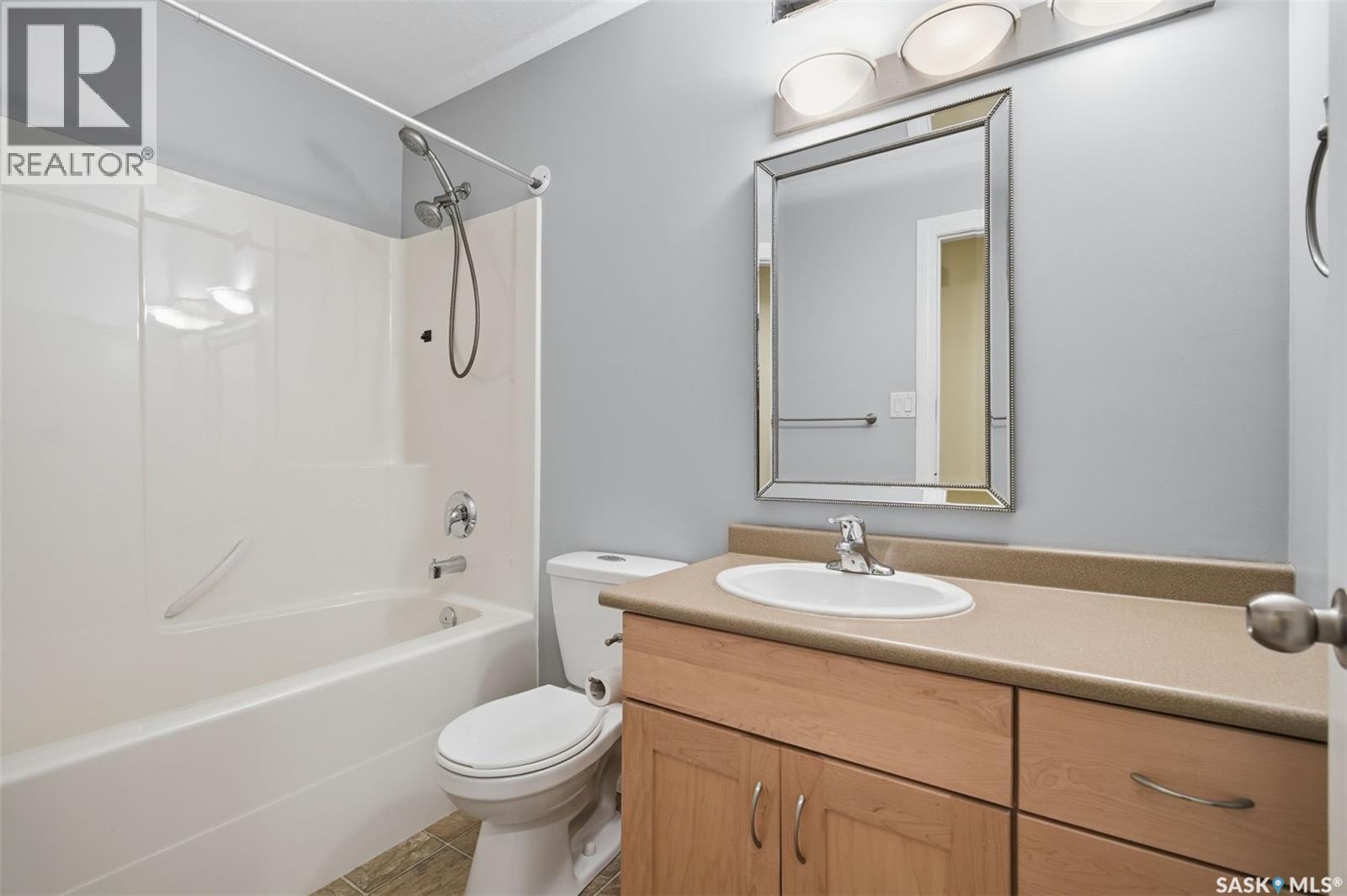 512 Ens Lane, Warman, SK - Indoor Photo Showing Bathroom
