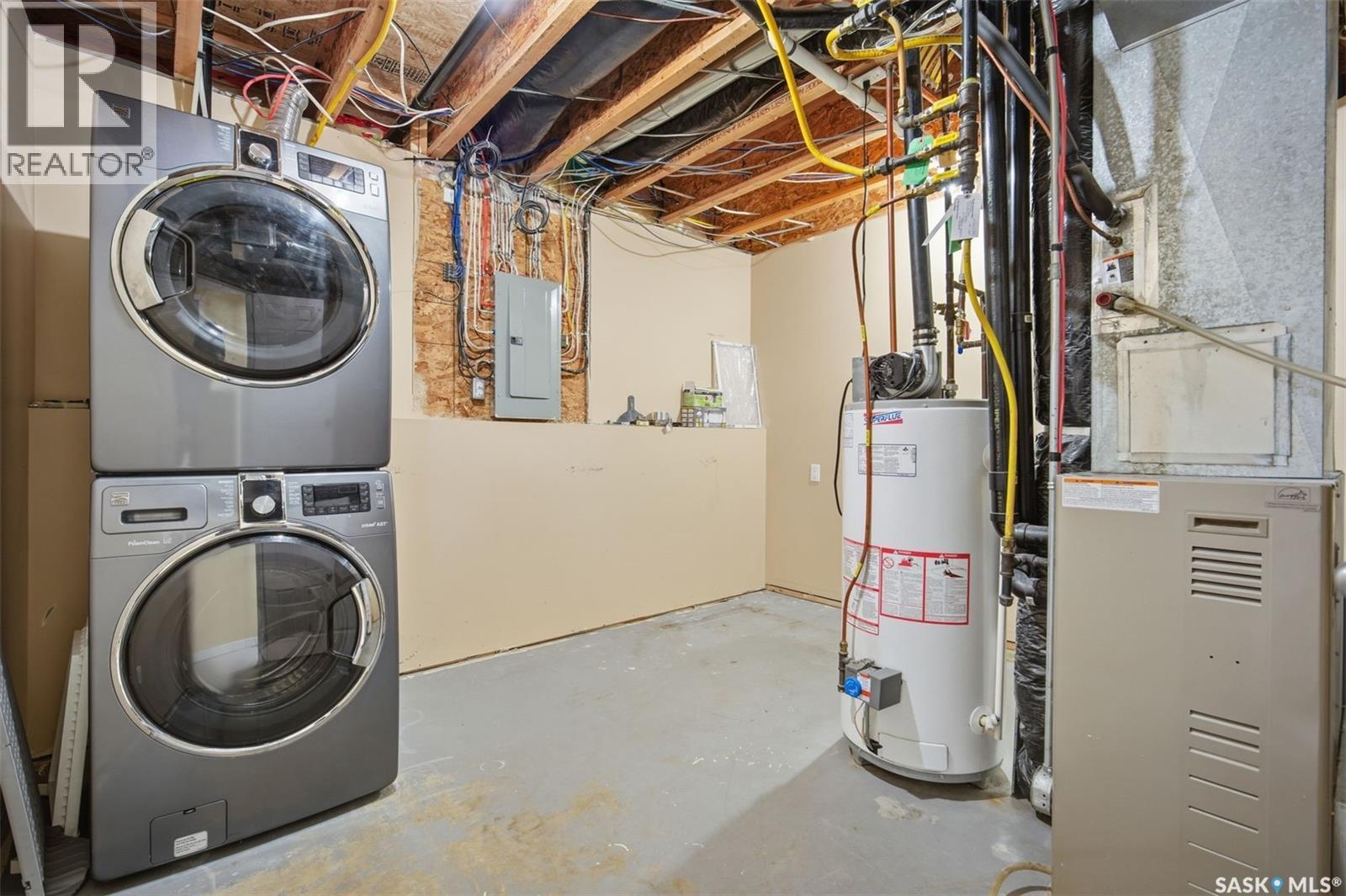 512 Ens Lane, Warman, SK - Indoor Photo Showing Laundry Room