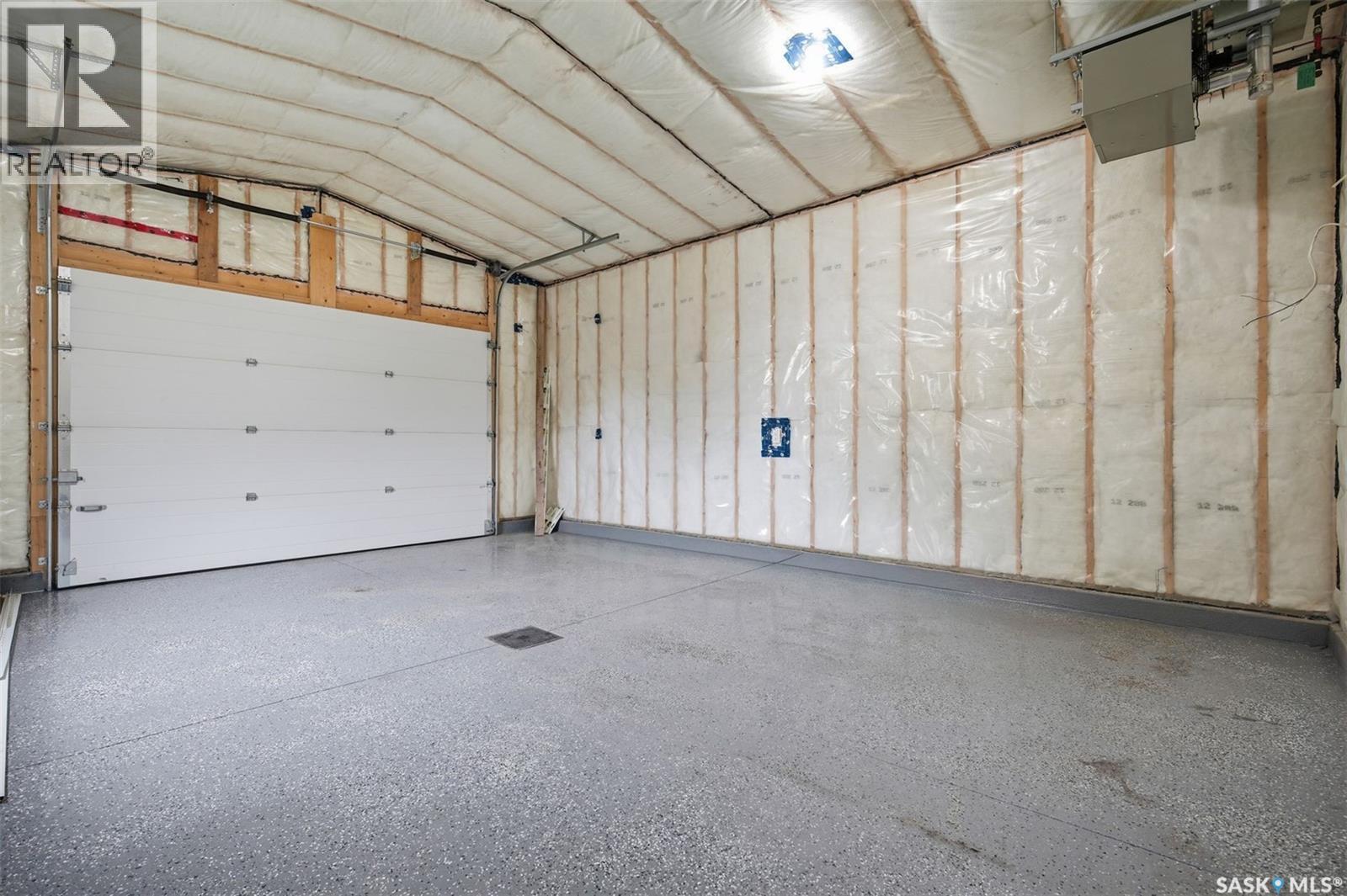 512 Ens Lane, Warman, SK - Indoor Photo Showing Garage