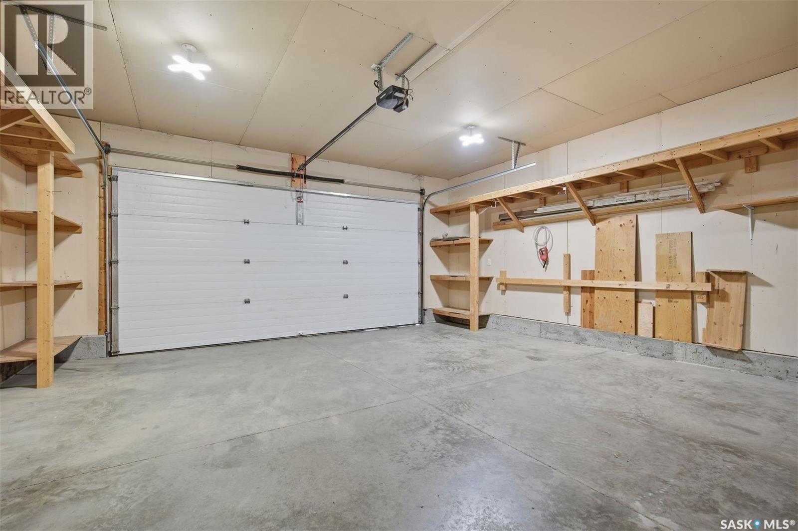 512 Ens Lane, Warman, SK - Indoor Photo Showing Garage