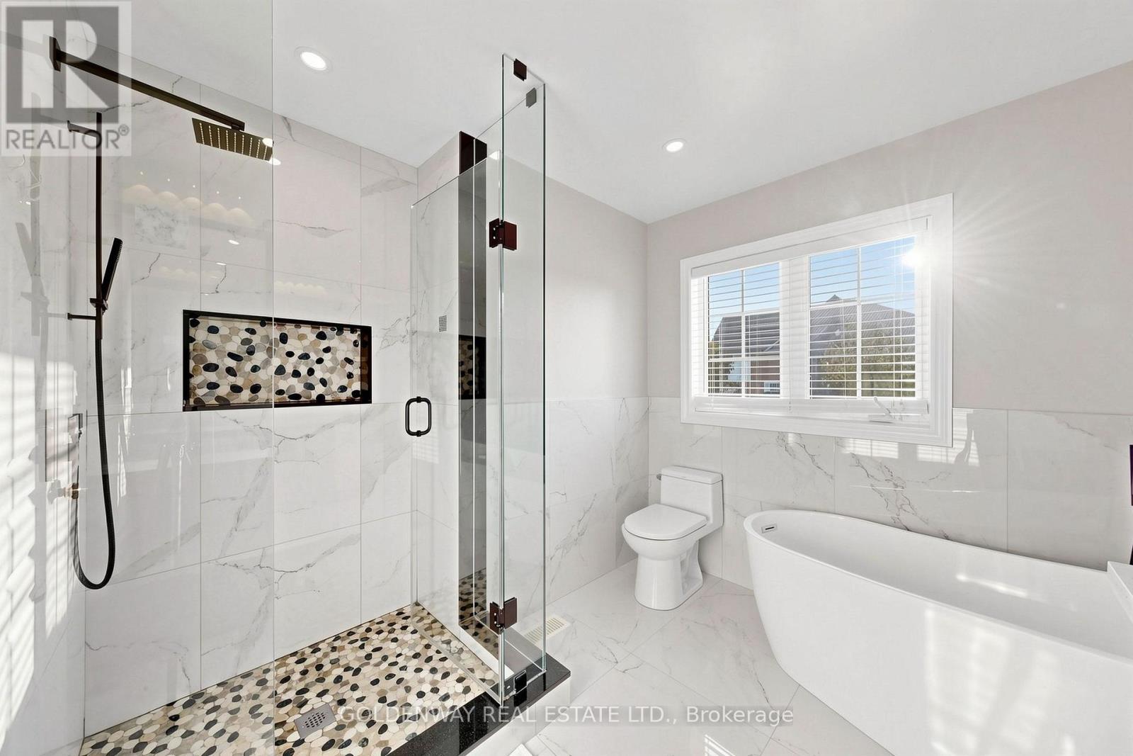 2200 Bur Oak Avenue, Markham, ON - Indoor Photo Showing Bathroom