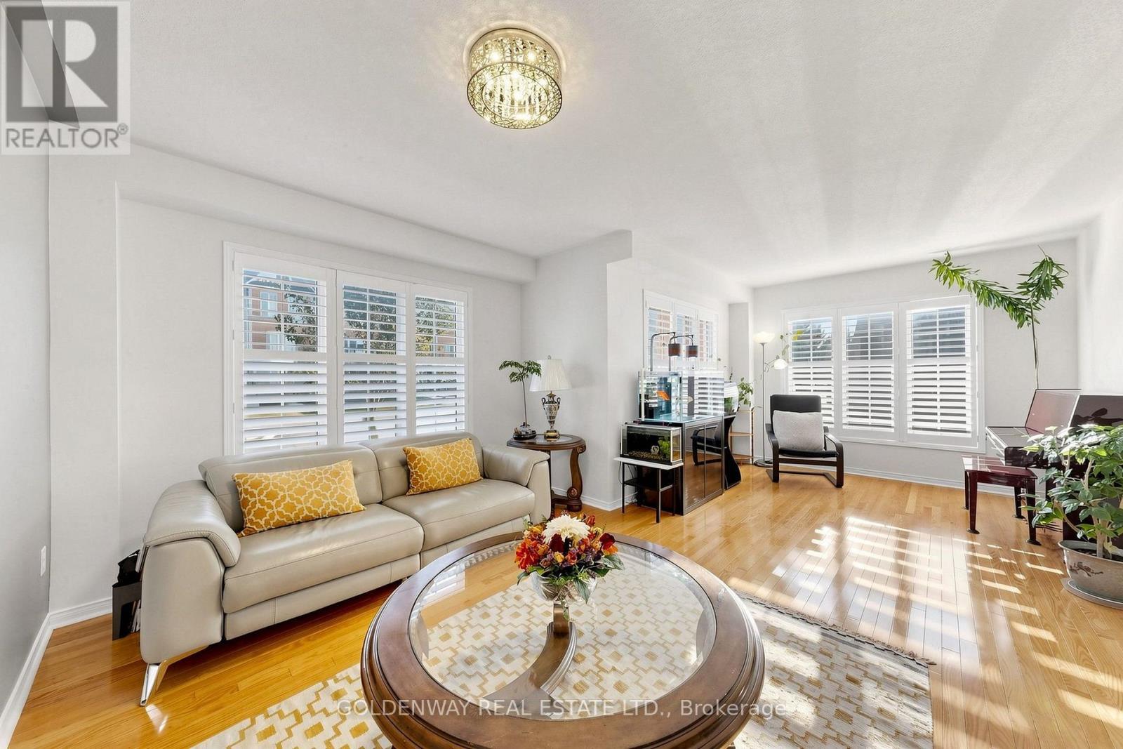 2200 Bur Oak Avenue, Markham, ON - Indoor Photo Showing Living Room