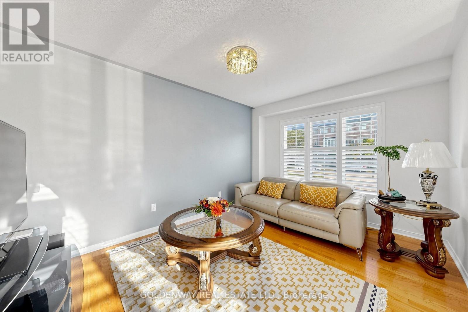 2200 Bur Oak Avenue, Markham, ON - Indoor Photo Showing Living Room