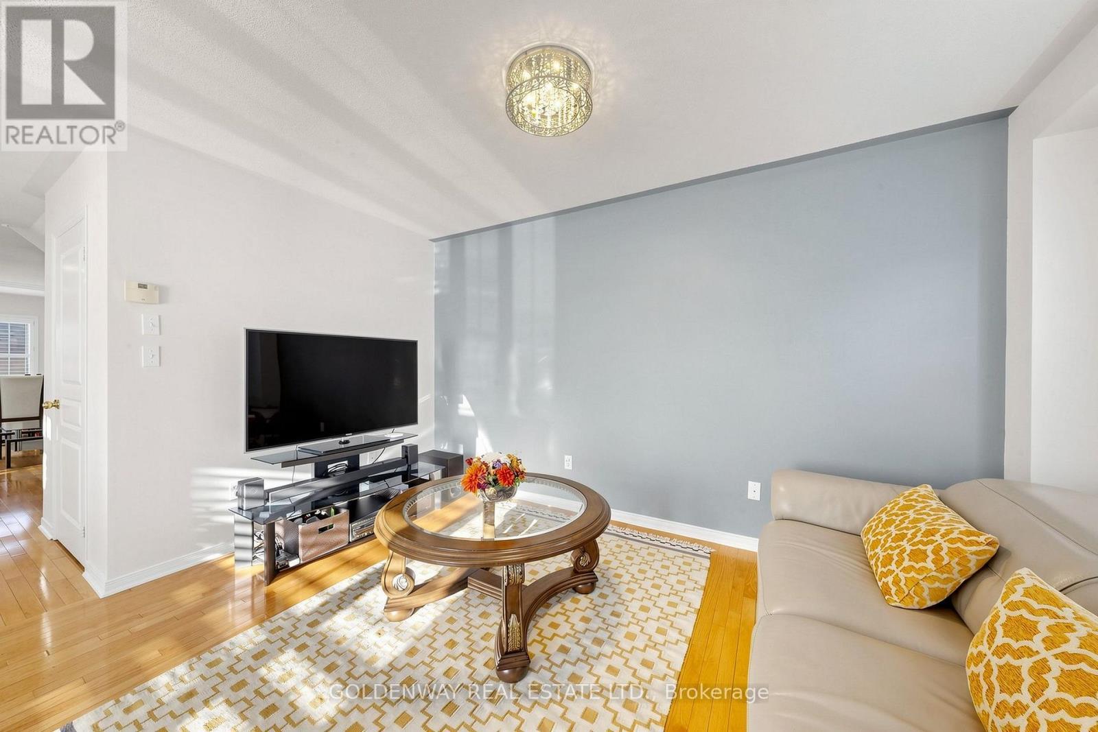 2200 Bur Oak Avenue, Markham, ON - Indoor Photo Showing Living Room