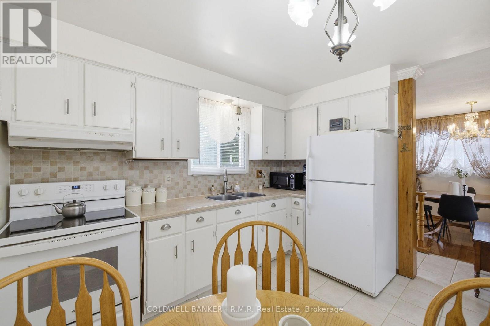3 Coleman Crescent, Scugog, ON - Indoor Photo Showing Kitchen With Double Sink