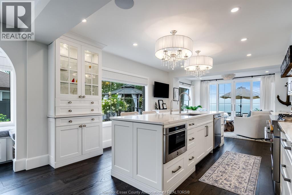 24 Bayshore, Leamington, ON - Indoor Photo Showing Kitchen With Upgraded Kitchen
