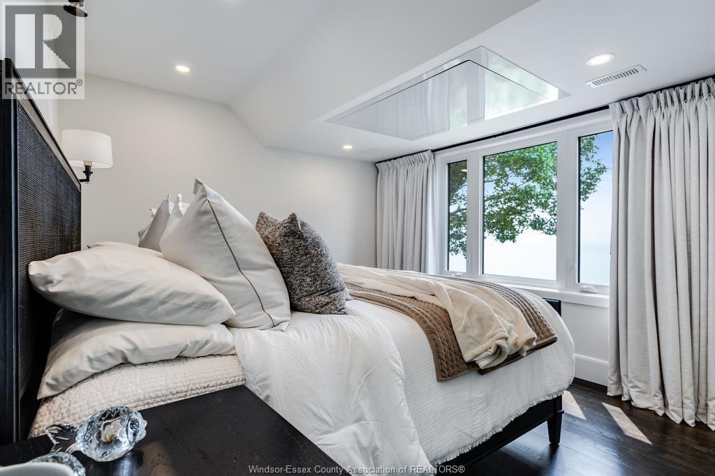 24 Bayshore, Leamington, ON - Indoor Photo Showing Bedroom