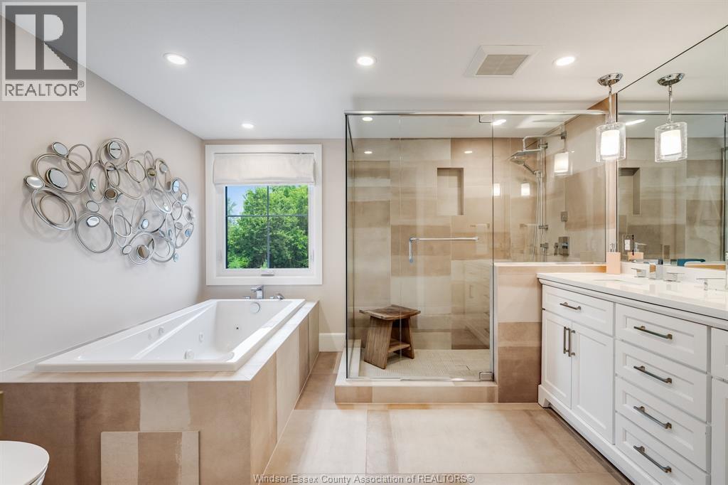 24 Bayshore, Leamington, ON - Indoor Photo Showing Bathroom