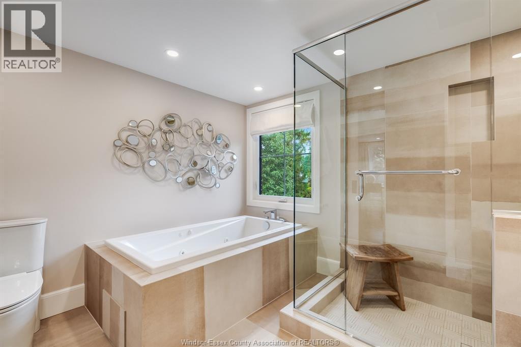 24 Bayshore, Leamington, ON - Indoor Photo Showing Bathroom
