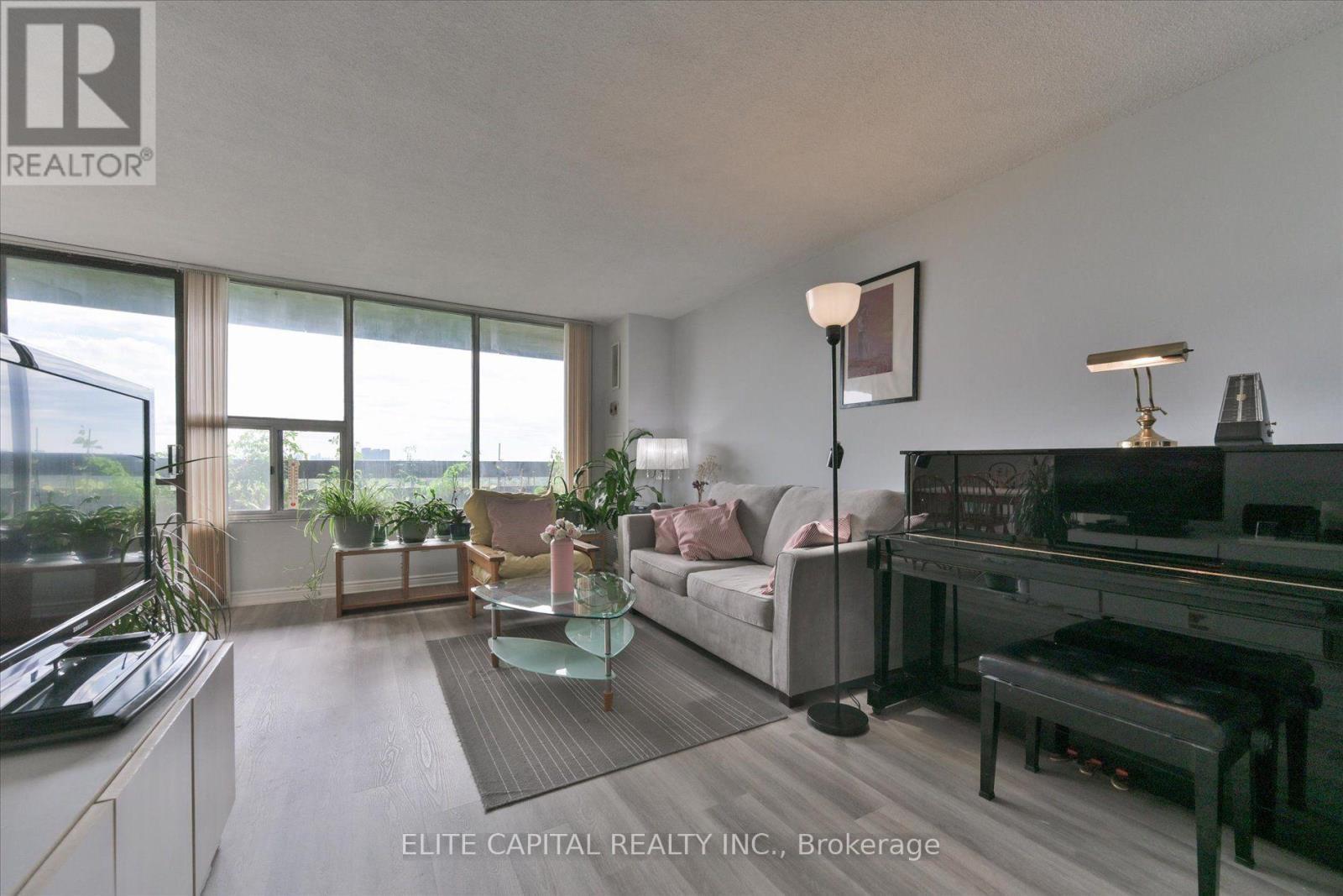 #1710 - 11 Wincott Drive, Toronto, ON - Indoor Photo Showing Living Room