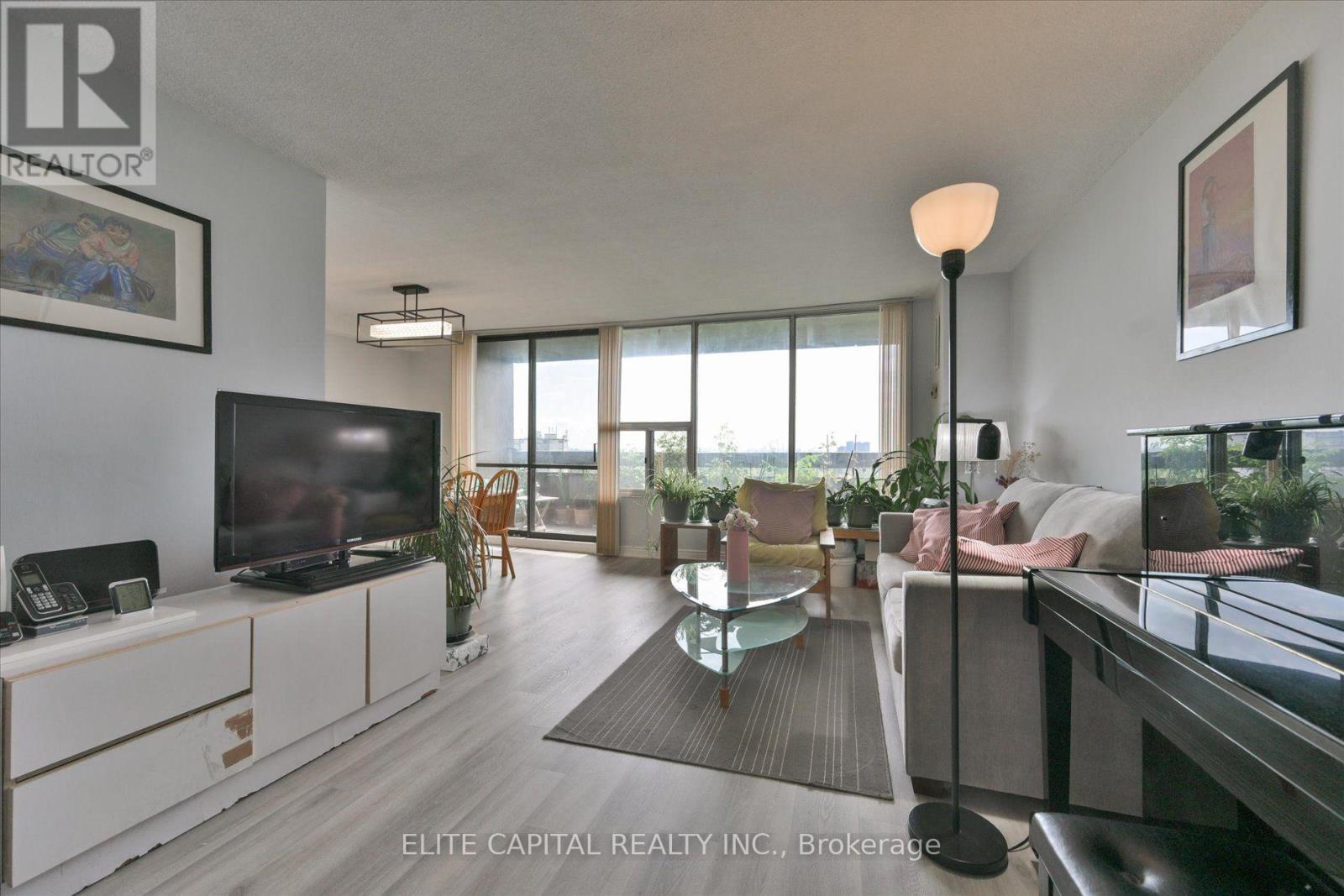 #1710 - 11 Wincott Drive, Toronto, ON - Indoor Photo Showing Living Room