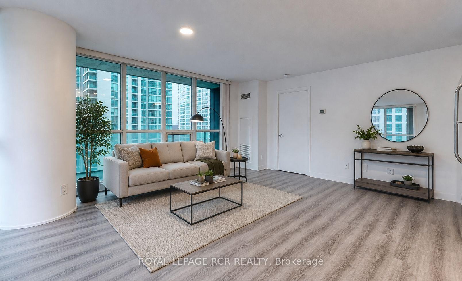904-33 Bay Street, Toronto, ON - Indoor Photo Showing Living Room
