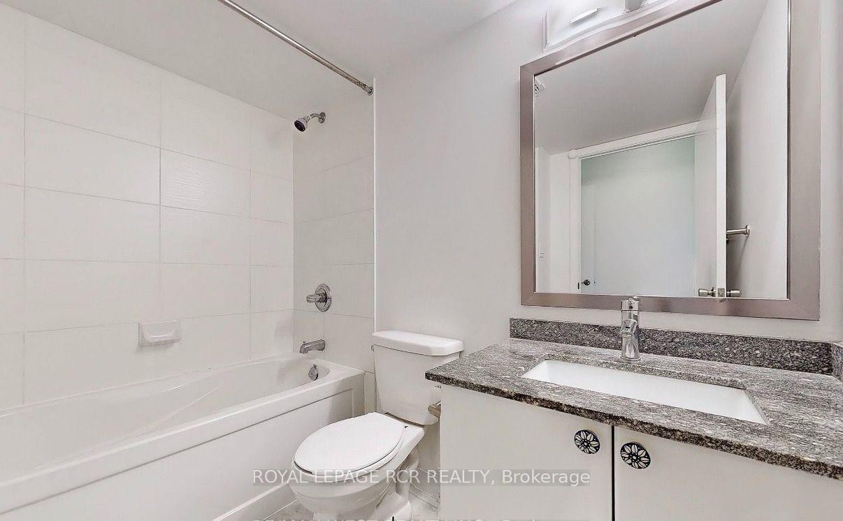 904-33 Bay Street, Toronto, ON - Indoor Photo Showing Bathroom