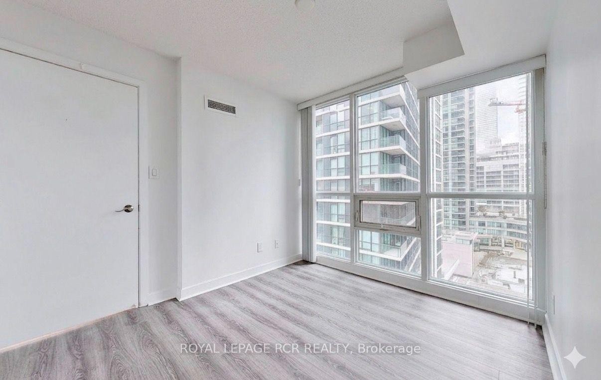 904-33 Bay Street, Toronto, ON - Indoor Photo Showing Other Room