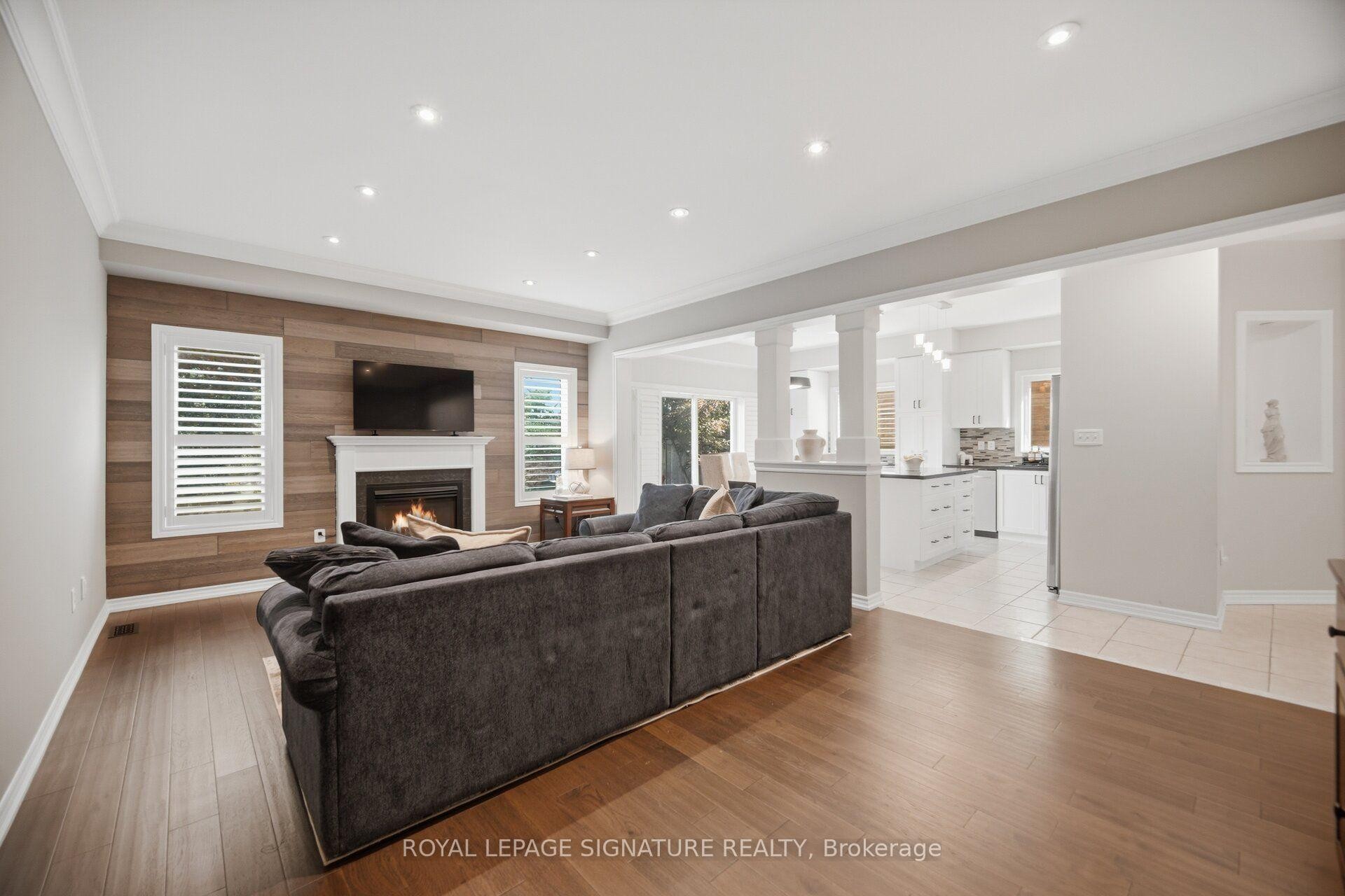 3059 Ferguson Drive, Burlington, ON - Indoor Photo Showing Living Room With Fireplace