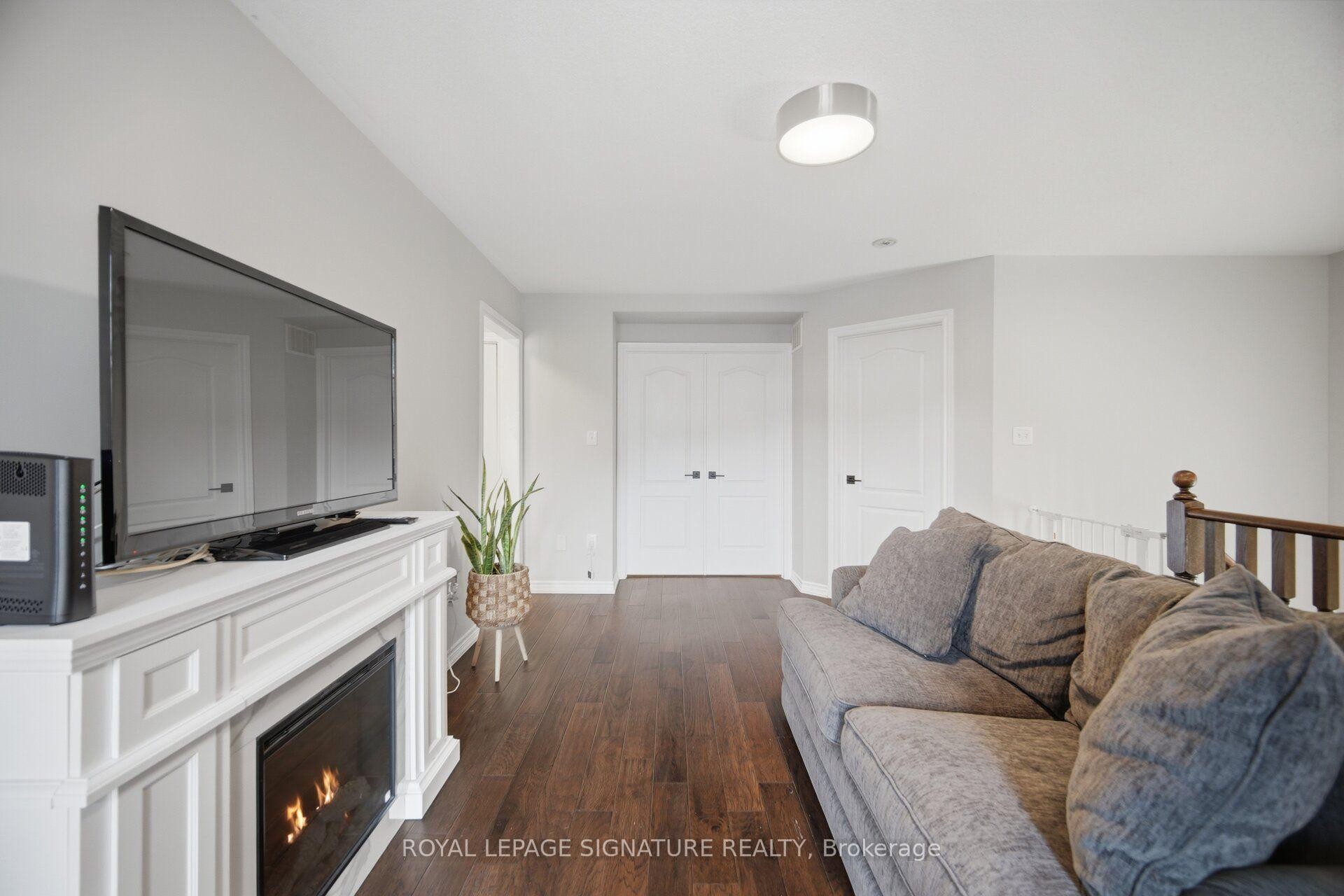 3059 Ferguson Drive, Burlington, ON - Indoor Photo Showing Living Room With Fireplace