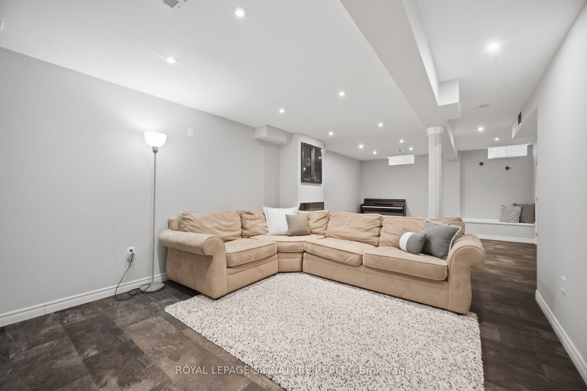 3059 Ferguson Drive, Burlington, ON - Indoor Photo Showing Living Room
