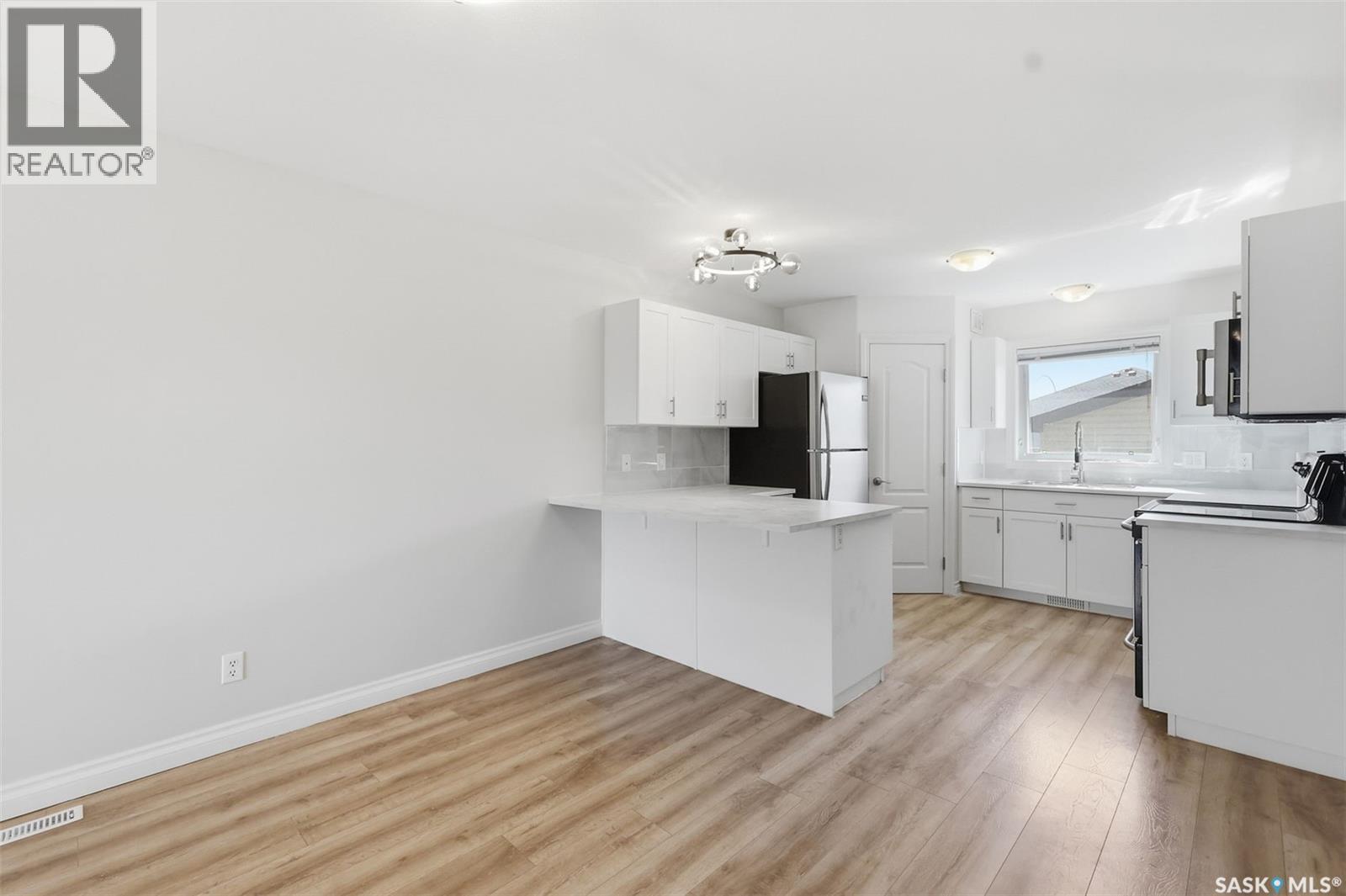 738 Lamarsh Lane, Saskatoon, SK - Indoor Photo Showing Kitchen