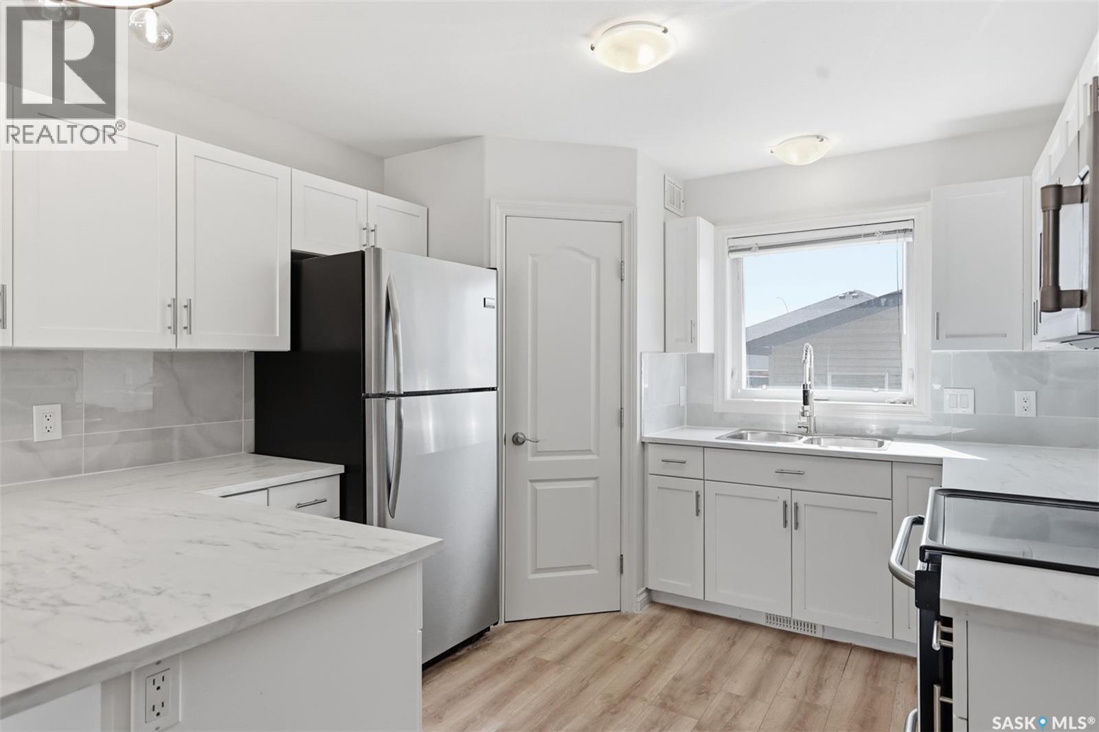 738 Lamarsh Lane, Saskatoon, SK - Indoor Photo Showing Kitchen