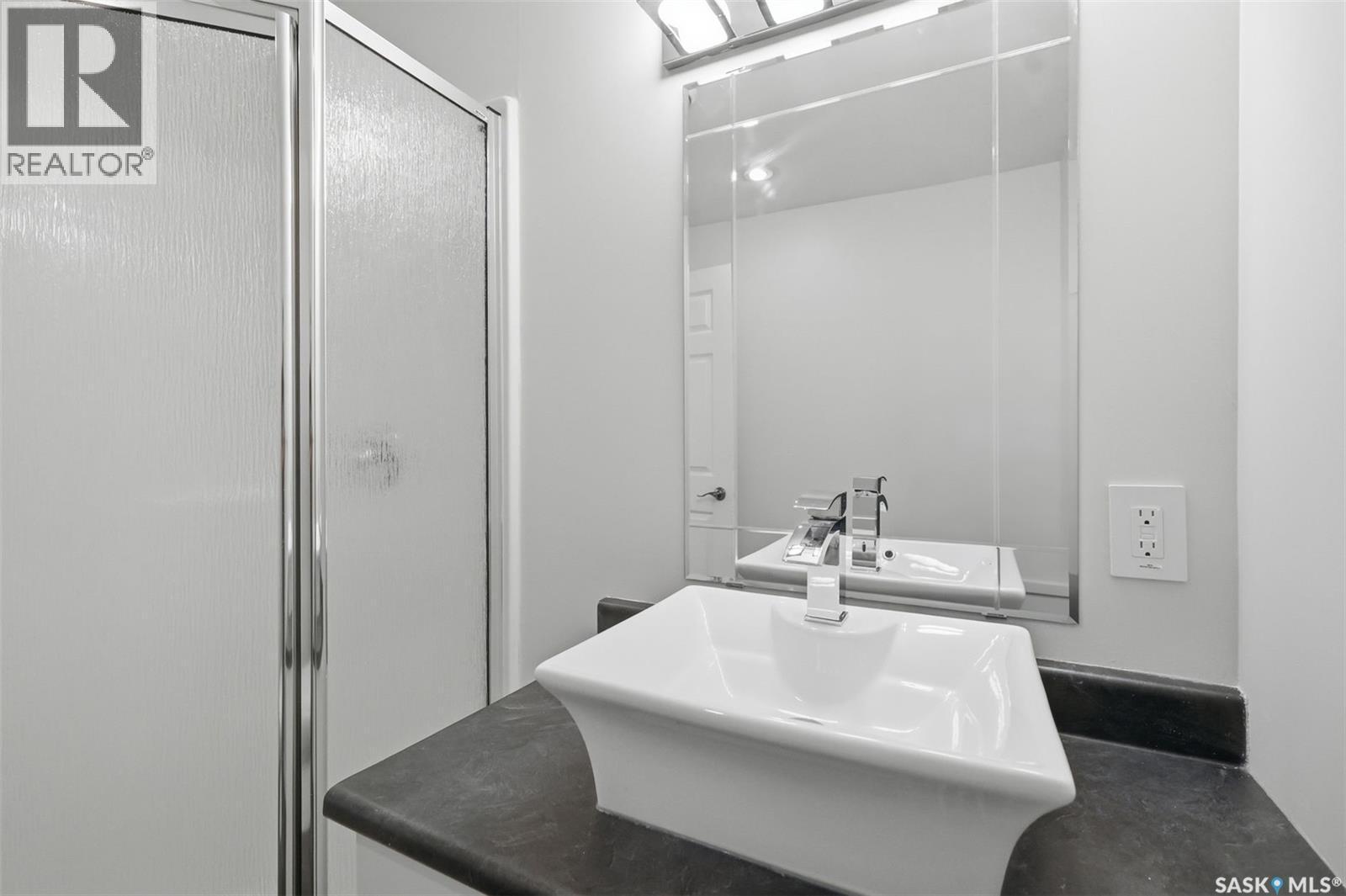 738 Lamarsh Lane, Saskatoon, SK - Indoor Photo Showing Bathroom