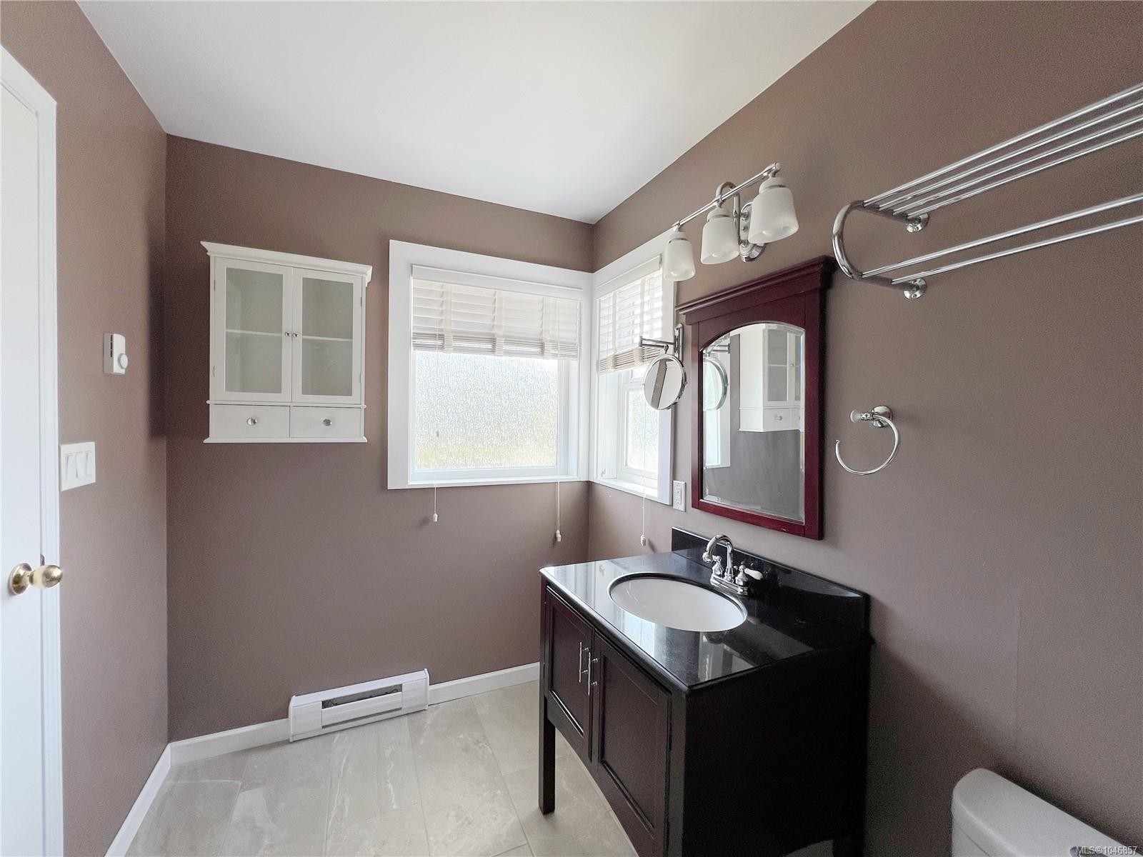 492 Cedar Cres, Gold River, BC